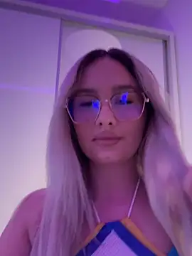 mollyxxx online show from April 5, 2026, 1:25 am