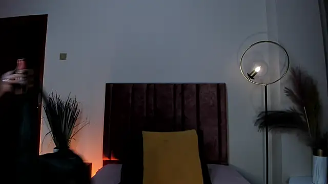 Snapshot of JupiteFox chatting on May 7, 2026, 11:54 pm JupiteFox online show from May 7, 2026, 11:54 pm