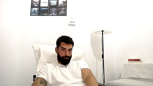 Verycutex online show from October 21, 2025, 5:35 pm