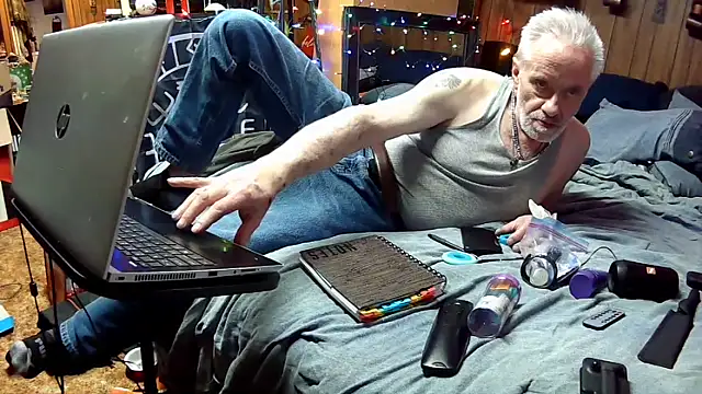 Makowboy online show from December 21, 2025, 11:23 pm