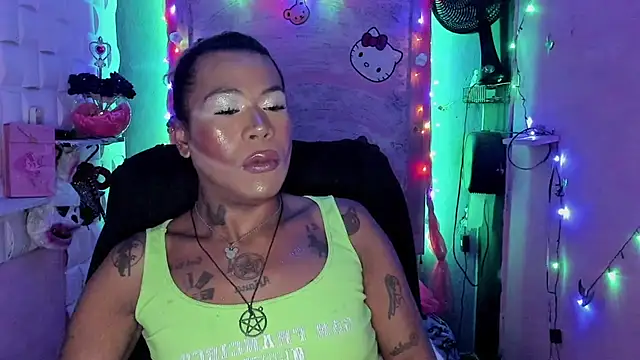 tsviolett online show from December 2, 2024, 9:06 pm