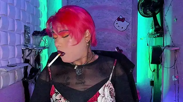 tsviolett online show from March 18, 2025, 6:04 pm