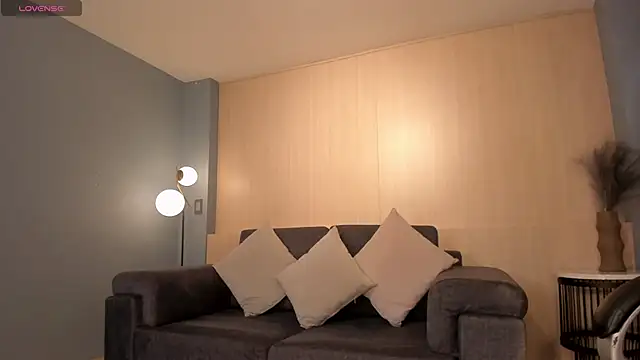 MiaRoberts1 online show from November 13, 2025, 6:07 pm