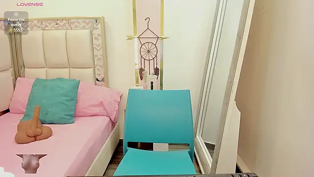 Oriana Davis1 online show from February 10, 2025, 8:21 pm