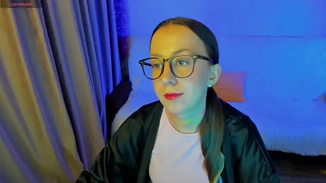 CurlySteph online show from October 11, 2025, 4:49 pm