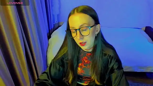 CurlySteph online show from April 14, 2026, 8:04 pm