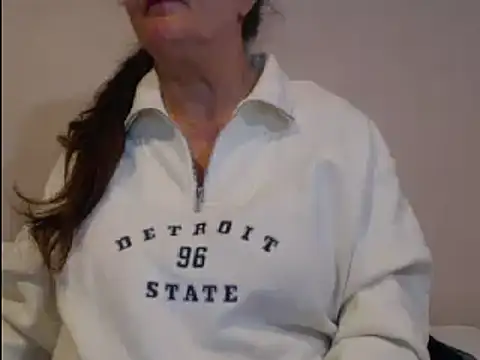 Hottie-Mom online show from January 4, 2025, 6:30 pm