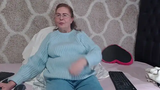 Hottie-Mom online show from February 7, 2026, 11:25 am