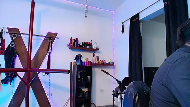 boy n girl online show from December 18, 2024, 9:58 am