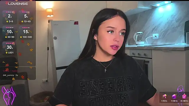 Megan Nilson online show from December 18, 2024, 9:51 pm