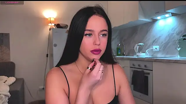 Megan Nilson online show from January 5, 2025, 6:35 pm