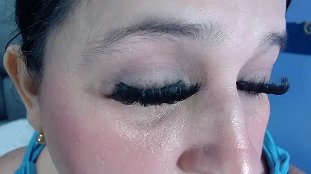 Kerly Doll online show from December 22, 2025, 1:19 pm