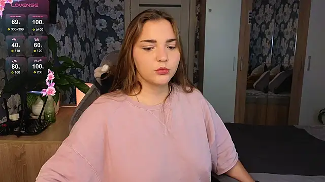  momiji  online show from October 2, 2025, 10:33 am