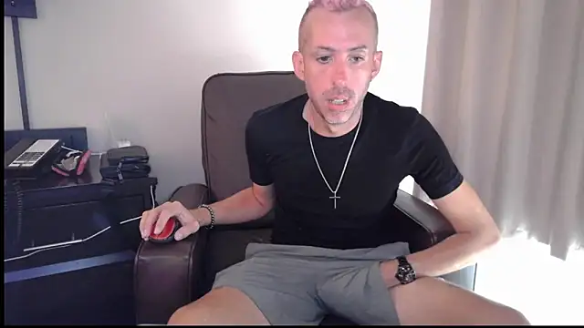 Snapshot of smokenstrokex chatting on May 17, 2026, 2:46 pm smokenstrokex online show from May 17, 2026, 2:46 pm