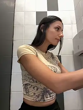  MiaQueen  online show from September 26, 2025, 9:52 pm