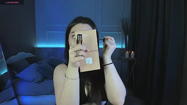 KylieMellow online show from February 21, 2025, 12:17 pm