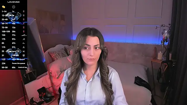 KylieMellow online show from July 18, 2026, 5:44 am