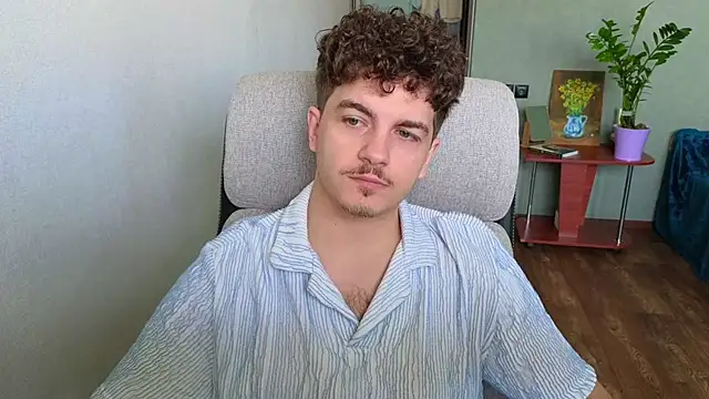 Snapshot of Remy_Miles chatting on May 29, 2026, 6:44 am Remy Miles online show from May 29, 2026, 6:44 am