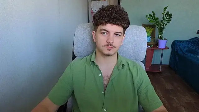 Snapshot of Remy_Miles chatting on June 8, 2026, 4:46 am Remy Miles online show from June 8, 2026, 4:46 am