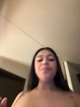 Alyshanon18 online show from January 8, 2025, 9:42 am