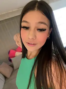 Alyshanon18 online show from February 28, 2025, 9:44 pm