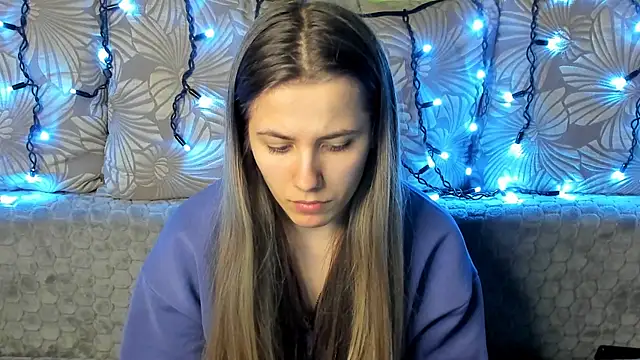 MaggieCake online show from December 14, 2024, 3:51 am