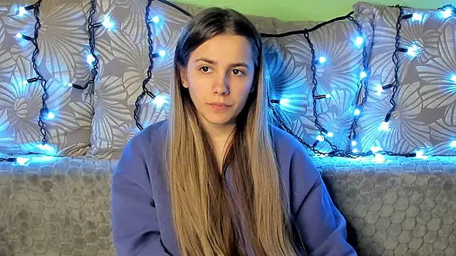 MaggieCake online show from December 15, 2024, 3:45 am