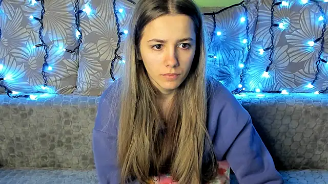 MaggieCake online show from December 18, 2024, 3:26 am