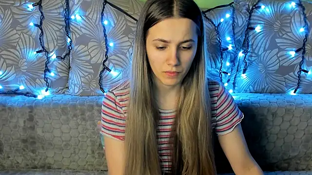 MaggieCake online show from December 25, 2024, 1:10 am