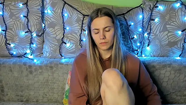 MaggieCake online show from December 27, 2024, 4:04 am