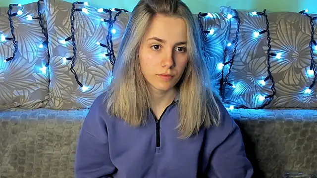 MaggieCake online show from March 18, 2025, 1:32 am