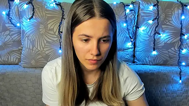 MaggieCake online show from October 23, 2025, 2:22 am