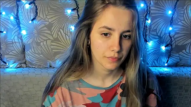 MaggieCake online show from April 19, 2026, 12:43 am