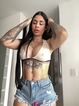 LaraHenao online show from January 7, 2025, 12:52 pm