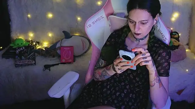 Ginger Stay online show from April 9, 2026, 11:04 am