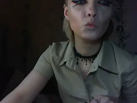 WildMissNiks online show from May 13, 2026, 6:11 am