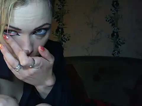 Snapshot of WildMissNiks chatting on June 11, 2026, 6:11 am WildMissNiks online show from June 11, 2026, 6:11 am