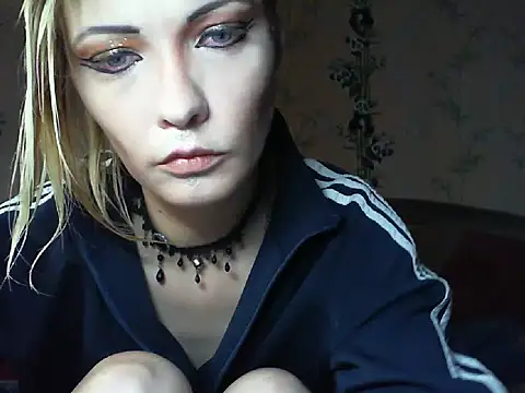 Snapshot of WildMissNiks chatting on July 8, 2026, 7:13 am WildMissNiks online show from July 8, 2026, 7:13 am