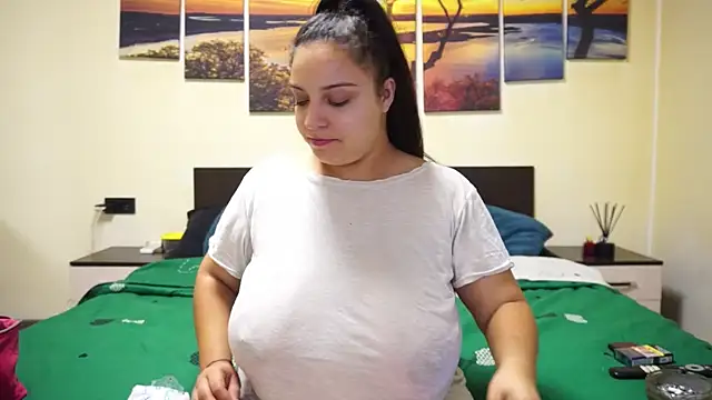 adelline online show from September 21, 2025, 8:43 pm