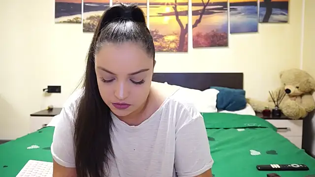 adelline online show from October 24, 2025, 9:00 pm