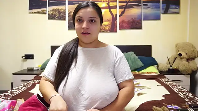 adelline online show from December 2, 2025, 9:32 pm