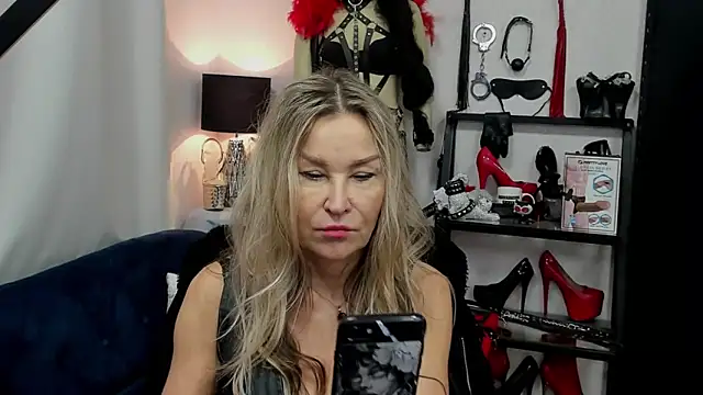 crystaLUX online show from December 20, 2024, 6:40 am