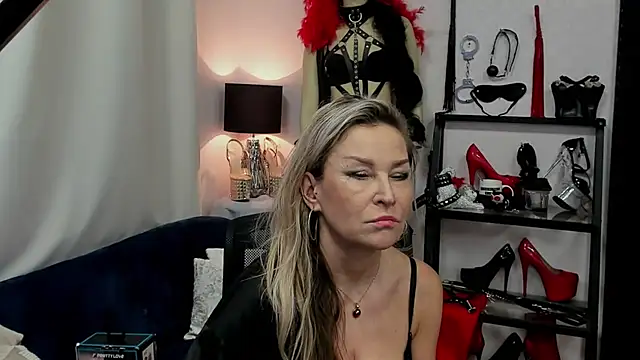 crystaLUX online show from January 11, 2025, 8:43 am