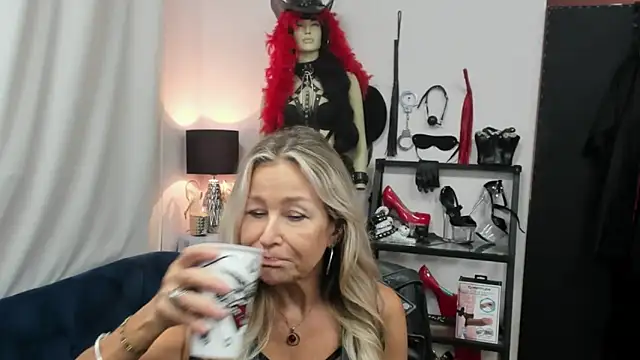 crystaLUX online show from September 23, 2025, 4:15 am