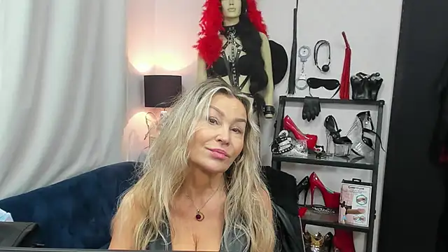 crystaLUX online show from October 16, 2025, 4:35 am