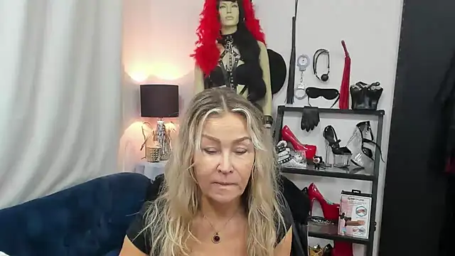 crystaLUX online show from October 17, 2025, 5:54 am