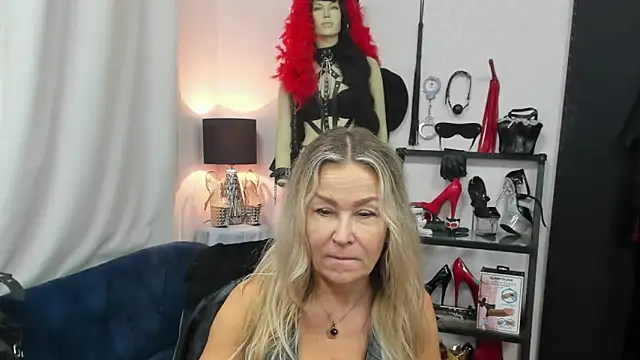 crystaLUX online show from October 23, 2025, 4:23 am