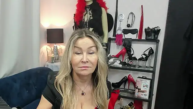 Snapshot of crystaLUX chatting on January 8, 2026, 5:32 am crystaLUX online show from January 8, 2026, 5:32 am