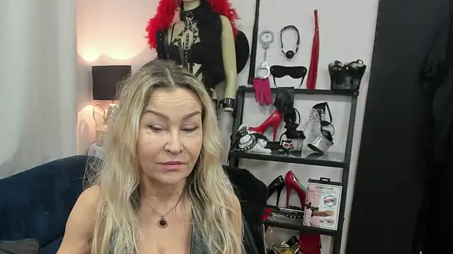 Snapshot of crystaLUX chatting on February 12, 2026, 5:24 am crystaLUX online show from February 12, 2026, 5:24 am