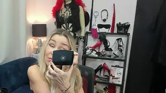 Snapshot of crystaLUX chatting on February 17, 2026, 5:48 am crystaLUX online show from February 17, 2026, 5:48 am